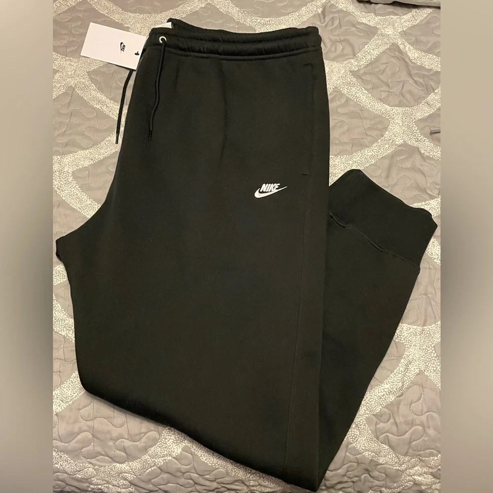 NWT Nike Men's Sportswear Club Fleece Jogger/Sweatpants Black/White. Size: XL - Picture 6 of 15